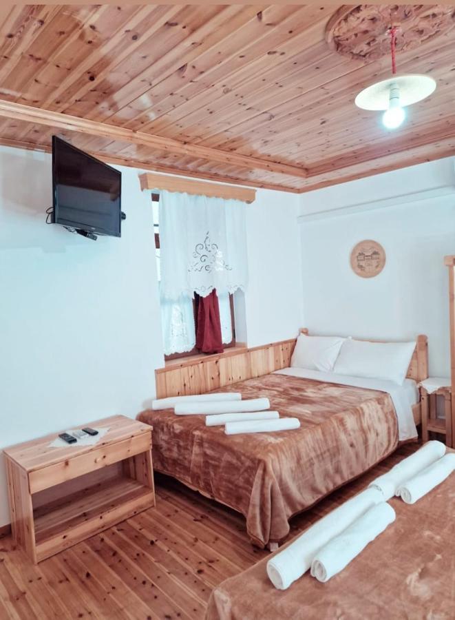 Hotel Domino Gjirokastër Exteriör bild