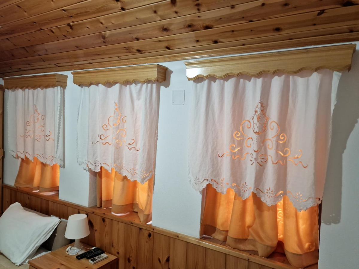 Hotel Domino Gjirokastër Exteriör bild