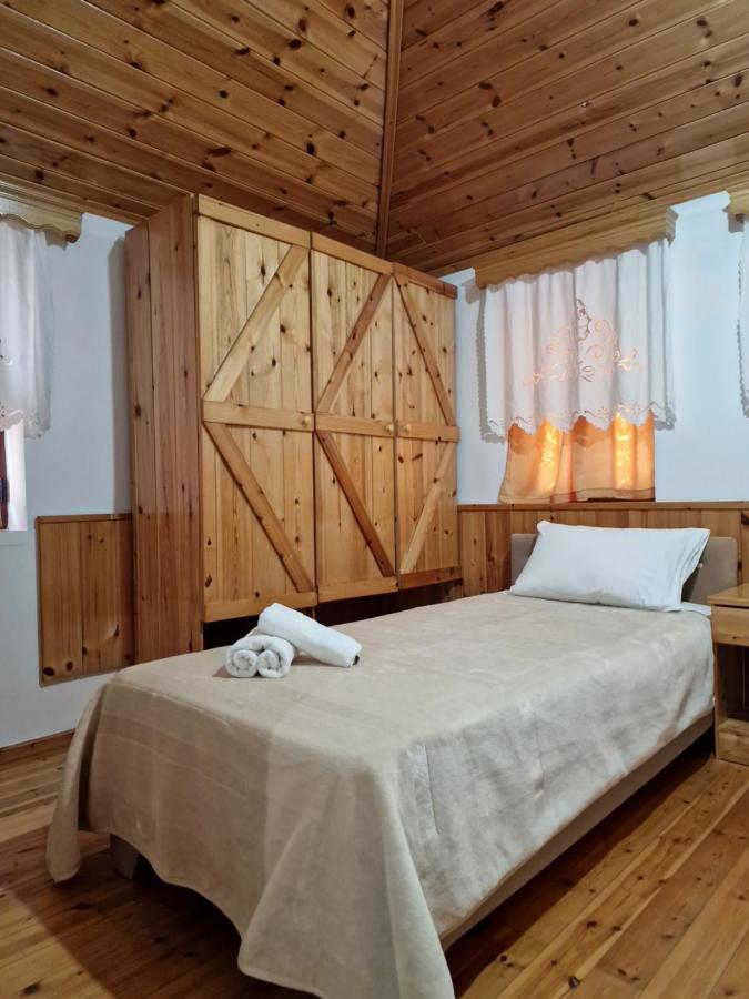 Hotel Domino Gjirokastër Exteriör bild