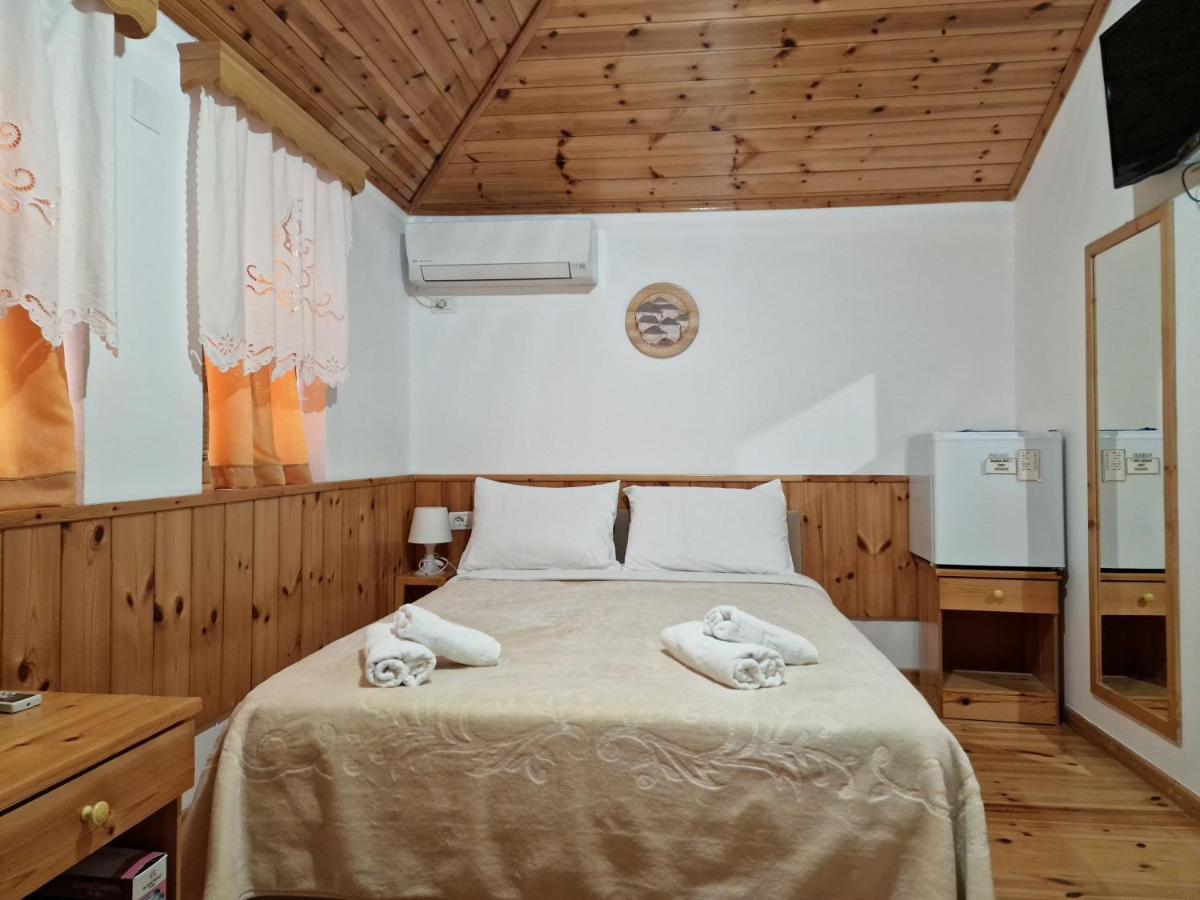 Hotel Domino Gjirokastër Exteriör bild