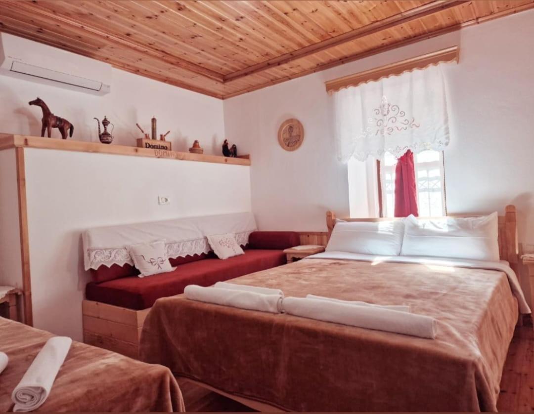 Hotel Domino Gjirokastër Exteriör bild