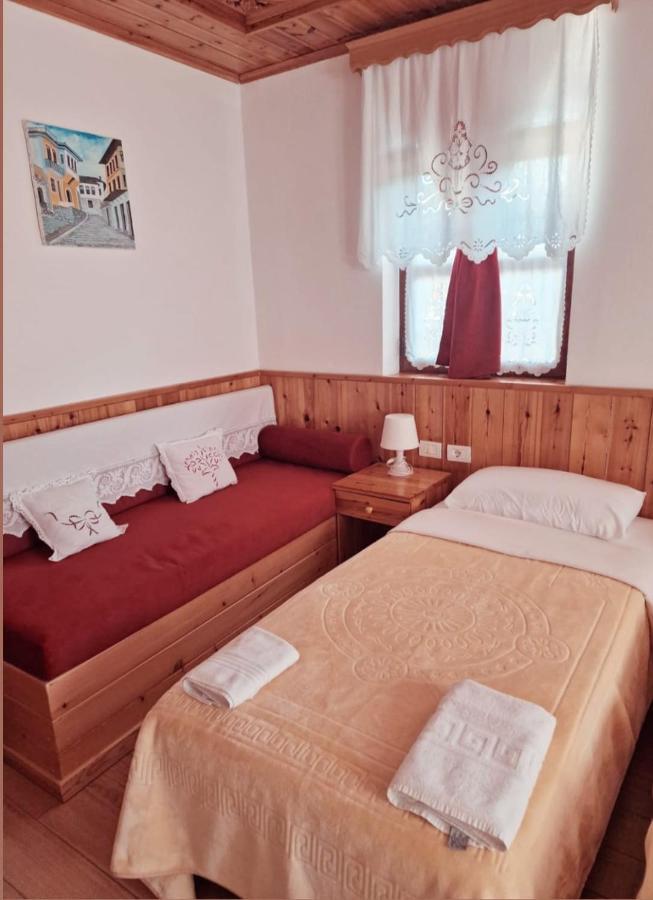 Hotel Domino Gjirokastër Exteriör bild