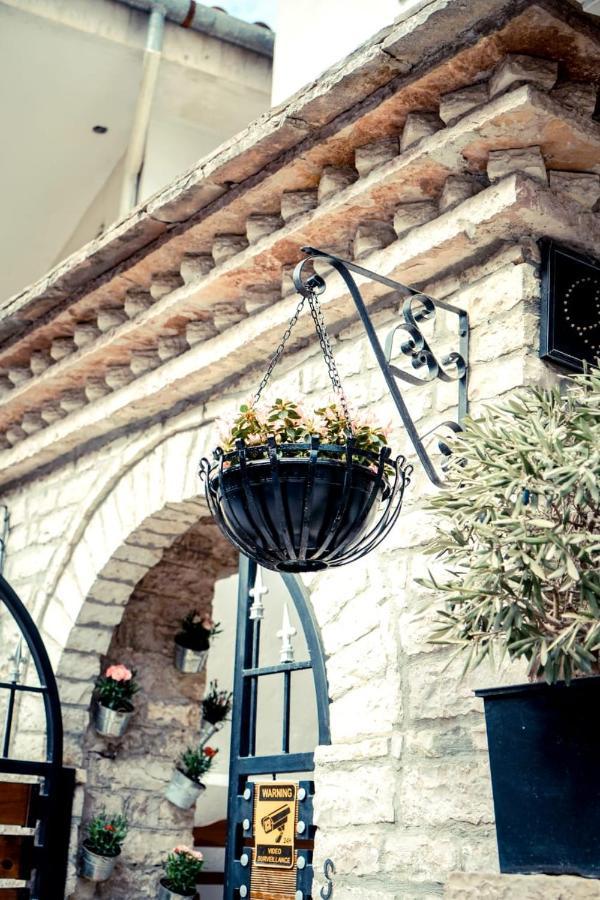 Hotel Domino Gjirokastër Exteriör bild